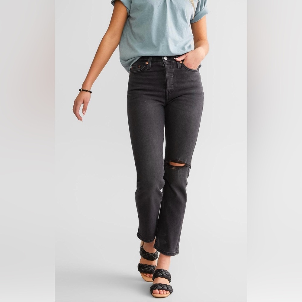 EUC•Levi's® Premium WEDGIE STRAIGHT FIT WOMEN'S JEANS•Black Distressed 26/28